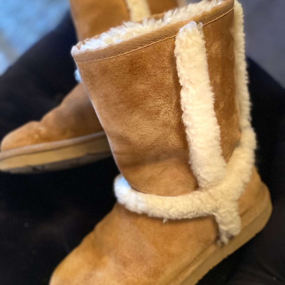 Cozy Tan Shearling Boots ugh chestnut Womens 6.5